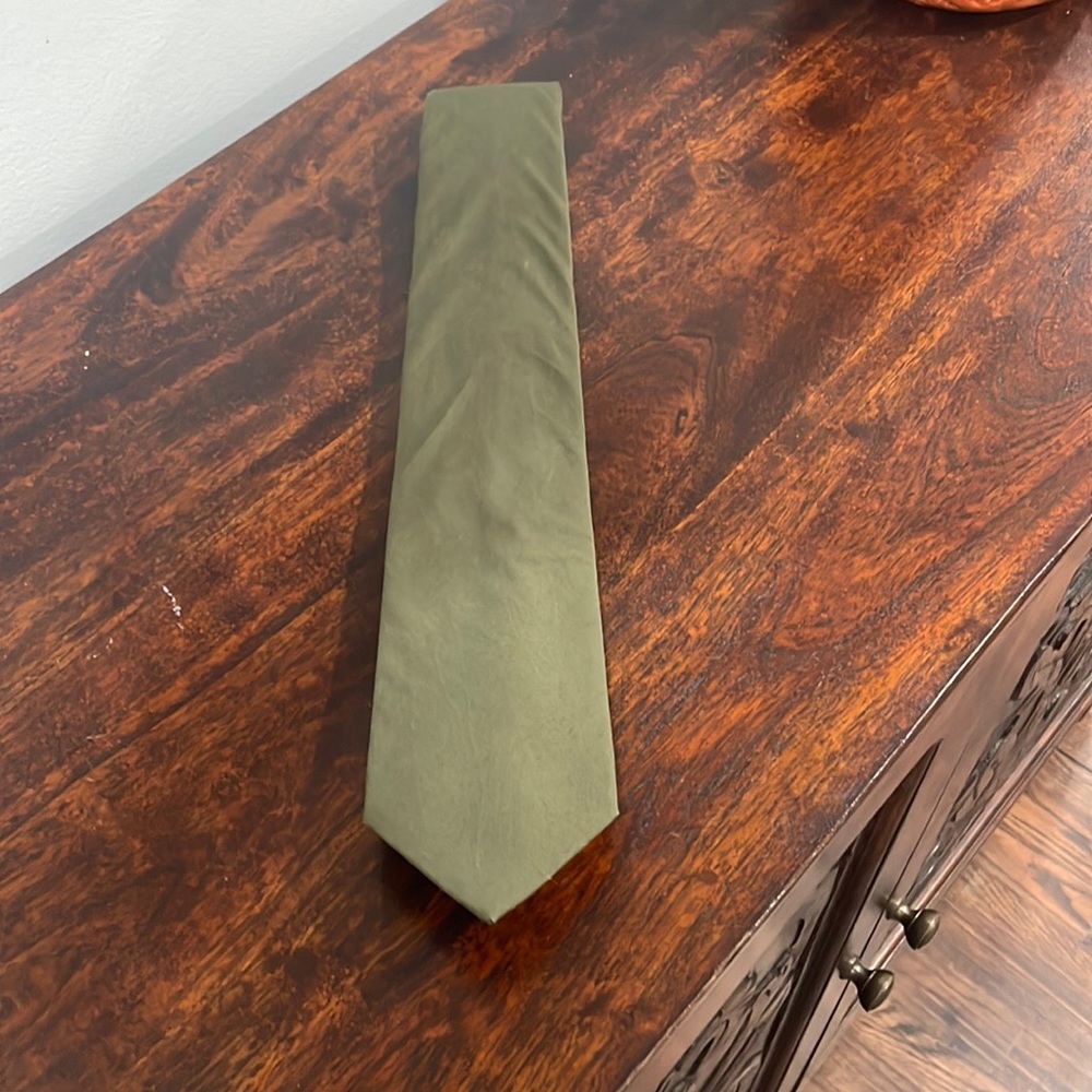 Olive green tie. Never worn!
